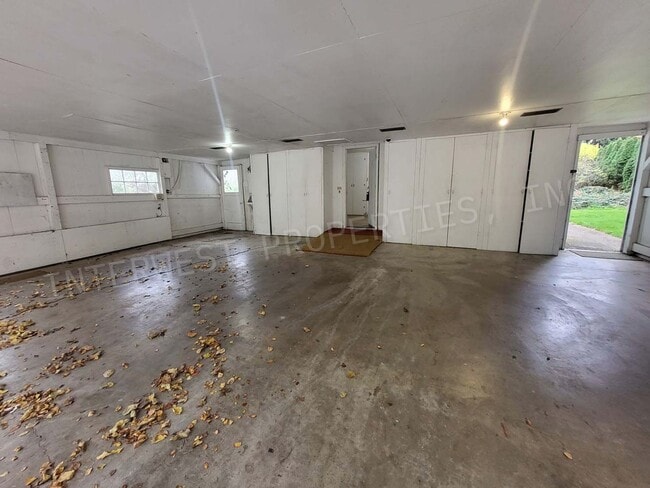 Building Photo - Classic Farmhouse on Murray w/Acreage, Mul...