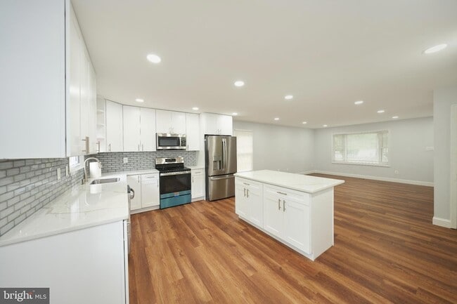 Building Photo - 9900 Kingsbridge Dr