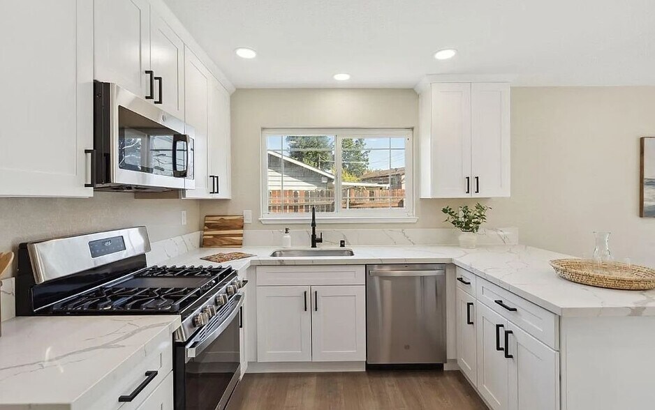Building Photo - 1228 Athena Ave