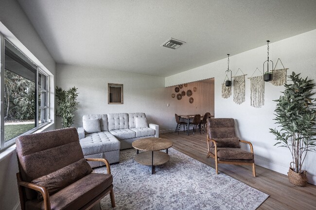 Building Photo - 1829 Towhee Ln