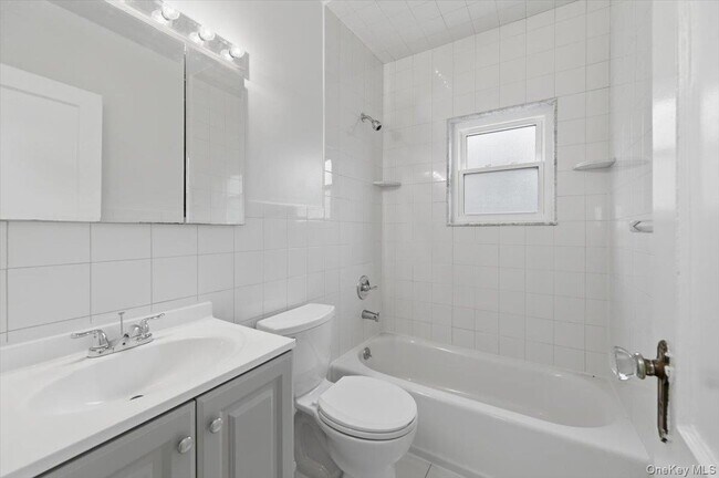 Building Photo - 95 King St