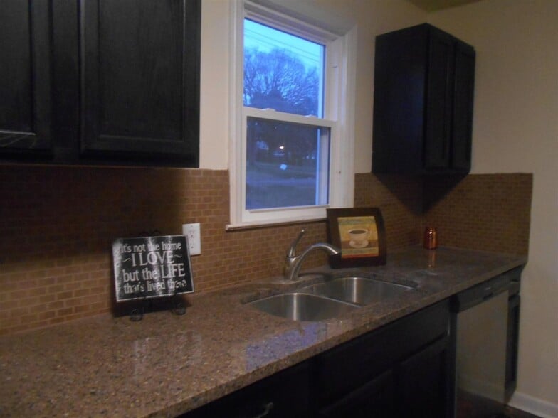 Building Photo - 331 Tamworth Dr
