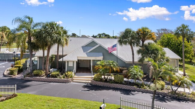 Building Photo - 1431 SE Berwick Ct