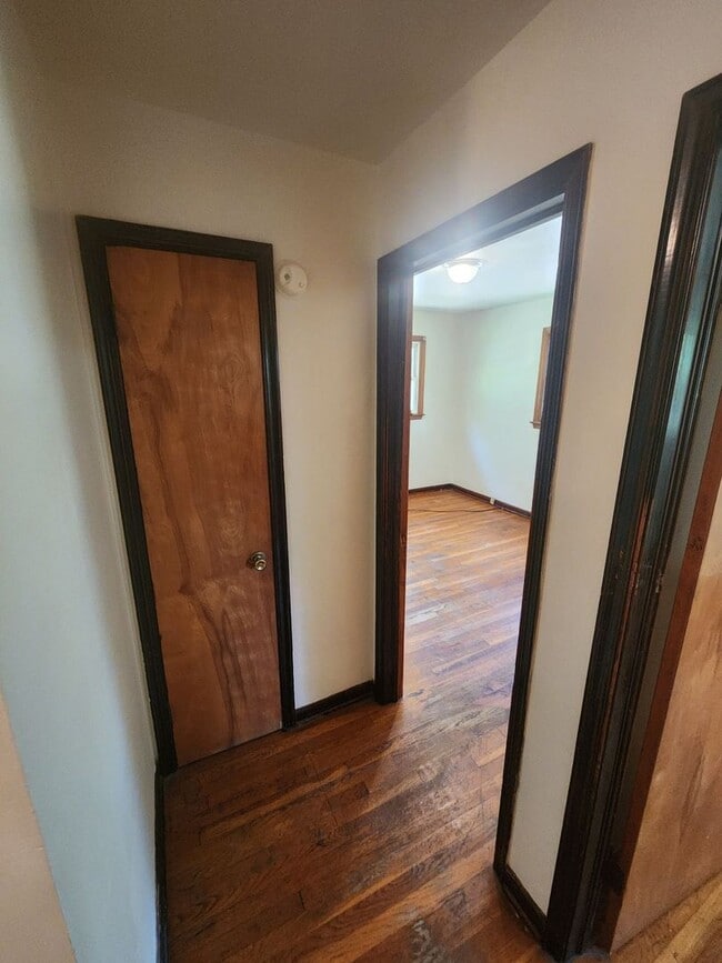 Building Photo - 15713 S Crater Rd