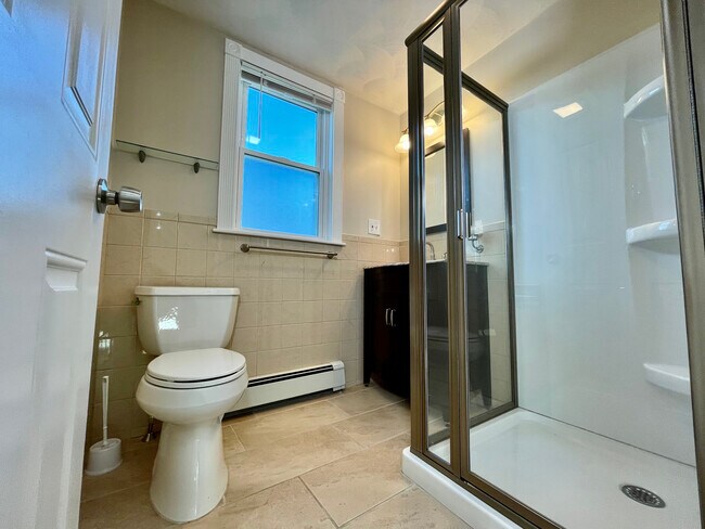 Building Photo - 18 Messenger St