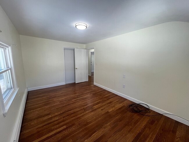 Building Photo - 150 Pond St