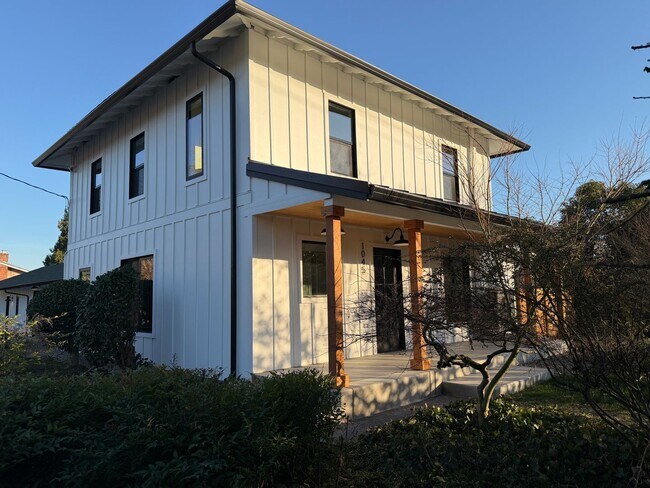 Building Photo - WAL2 - FULLY renovated 3 bed 1.5 bath on OAKWAY!