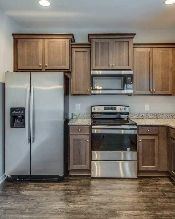 Building Photo - Spacious 4 Bedroom Home with Open Floor Plan - Free Rent!