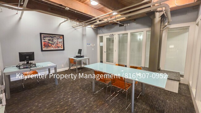 Building Photo - Cozy Downtown Studio | Heart of the City