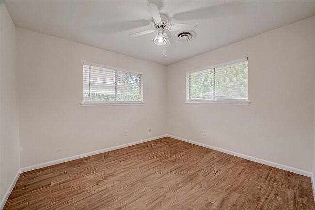 Building Photo - 5711 Braesvalley Dr