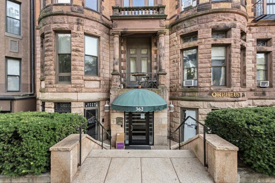 Building Photo - 362 Commonwealth Ave