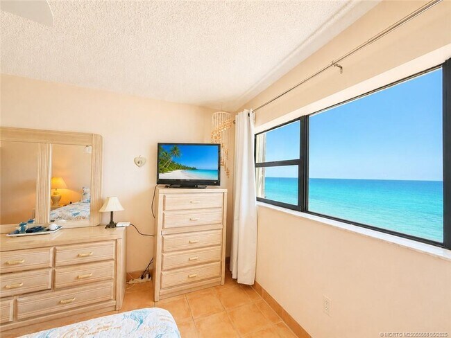 Building Photo - 7440 S Ocean Dr