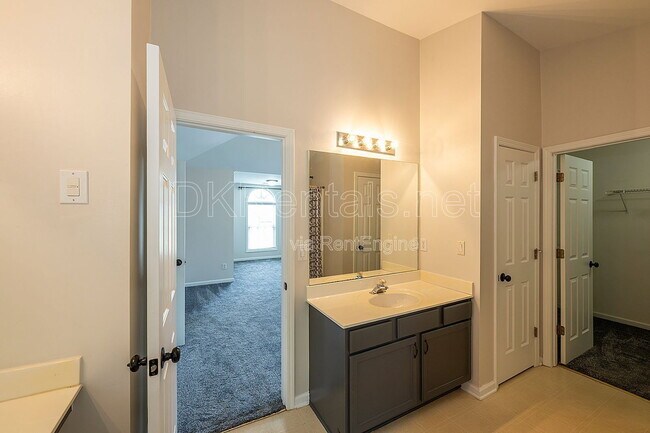 Building Photo - 1540 Hampton Hollow Dr