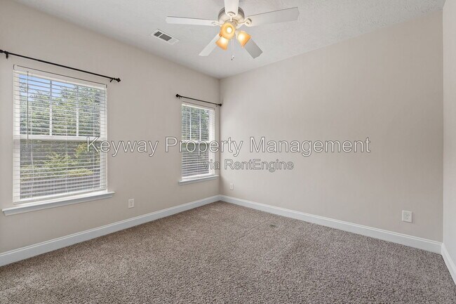 Building Photo - 135 Beallwood Dr