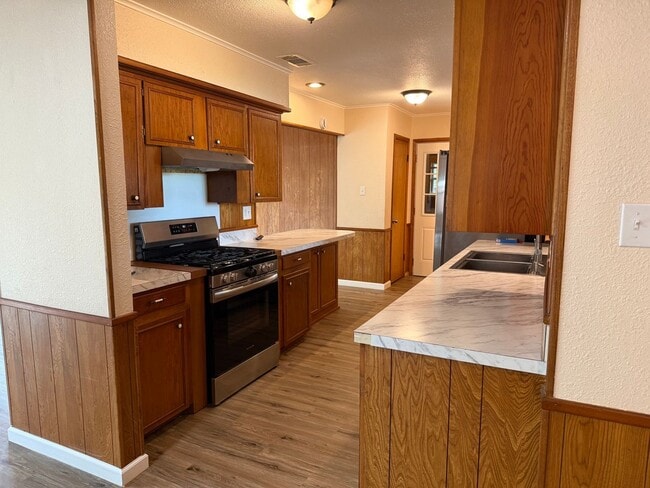 Building Photo - TEXAS SIZED WHITESBORO HOME FOR LEASE! 4 BEDROOMS-LOTS OF SPACE! HURRY!