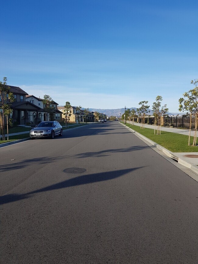 Building Photo - Riverpark 3+3 Single Family Home $4200