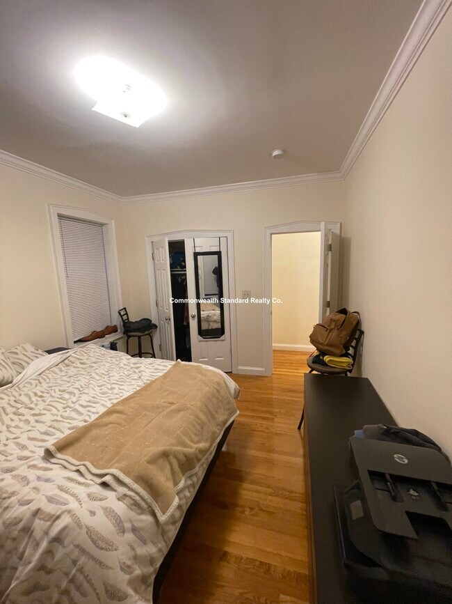 Building Photo - 4 Park Vale Ave