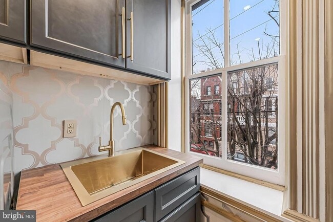 Building Photo - 810 Prince St