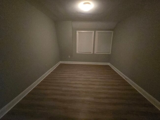 Building Photo - 3413 W 10th St