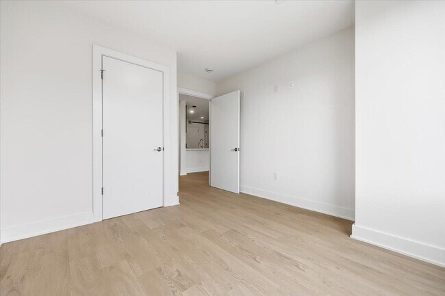 Building Photo - 303 Madison St