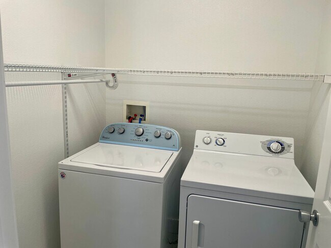 Building Photo - Fully Remodeled 3 bedroom Stallion Mountai...