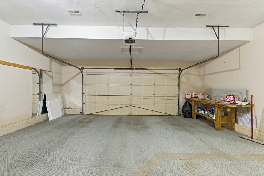 Building Photo - 100 Blacksmith Arch