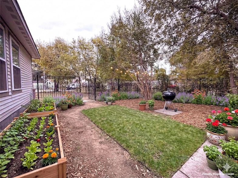 Building Photo - 1315 Whitley Dr