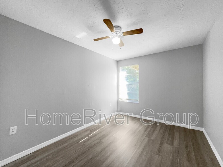 Building Photo - 928 Parkwood Dr