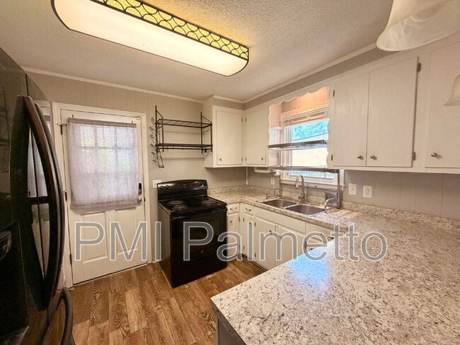 Building Photo - 1727 Sandra Dr