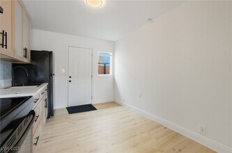 Building Photo - 1905 Santa Paula Dr