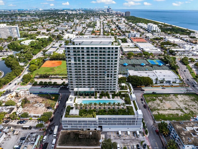 Building Photo - 580 72nd St