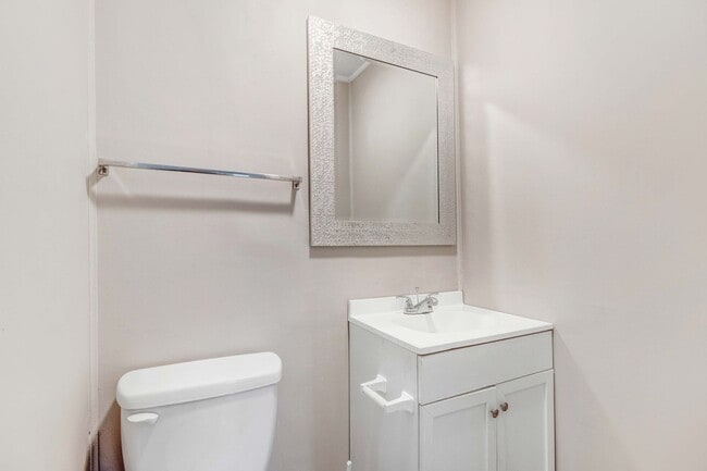 Building Photo - Beautifully Remodeled-3Bd, 1 and 1/2 Ba wi...