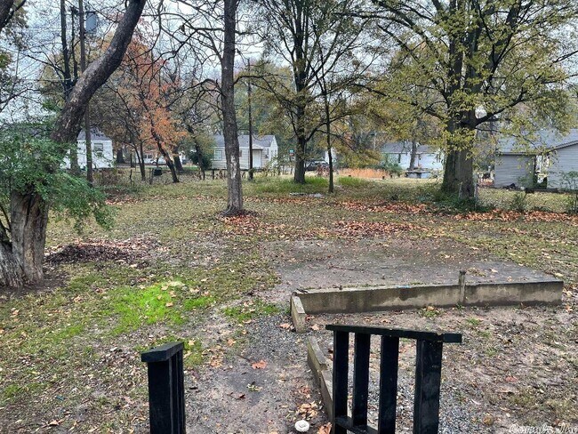 Building Photo - 202 Roosevelt Rd