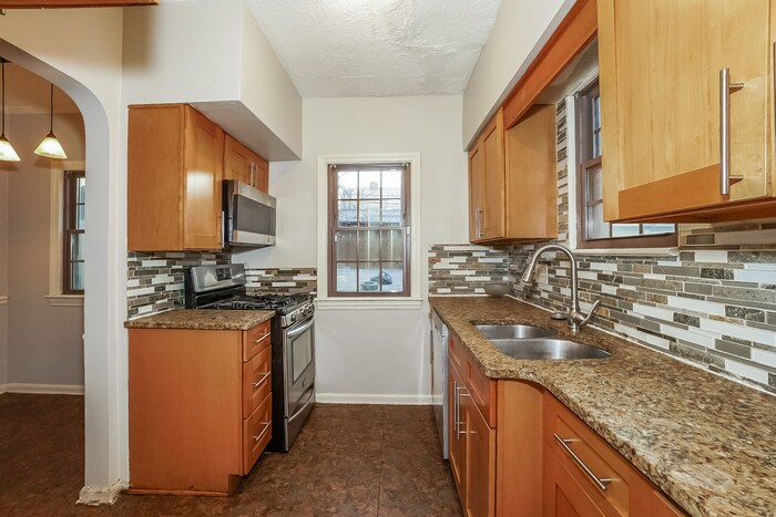 Building Photo - 3719 Rolliston Rd