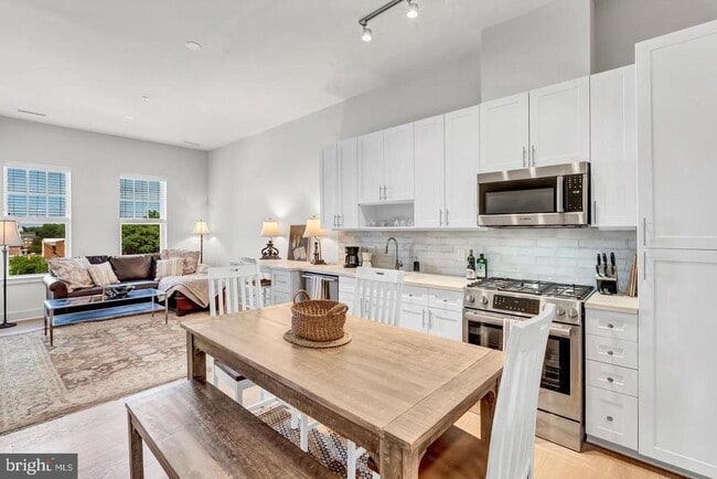 Building Photo - 6803 Cameron Dr NW