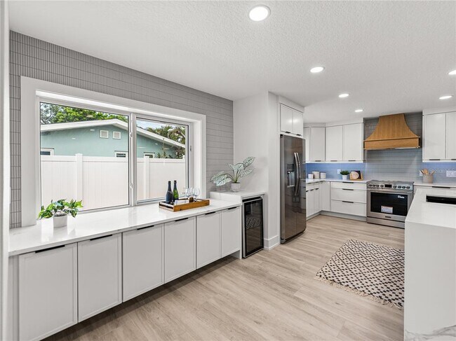 Building Photo - 6709 Cardinal Dr S