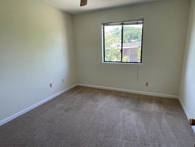 Building Photo - 101 Harvest Dr