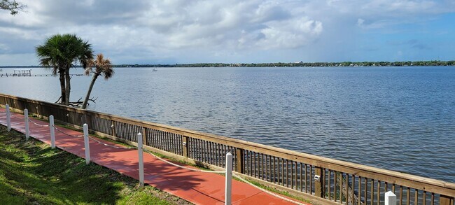 Building Photo - Funished Resort Style Condo in Gated Community- River Front