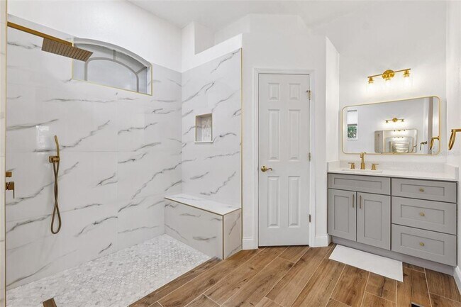 Building Photo - 13049 Thoroughbred Dr