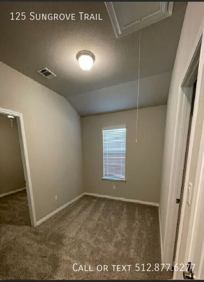 Building Photo - 125 Sungrove Trail-