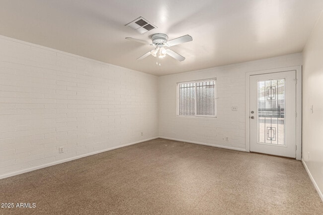 Building Photo - 1402 W Becker Ln