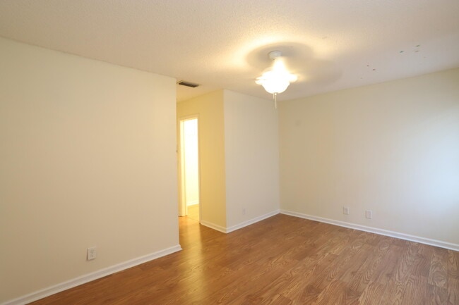 Building Photo - 1715 Woodbridge Lakes Cir