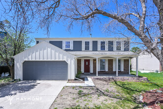 Building Photo - 4 Bedroom Home with Large Backyard