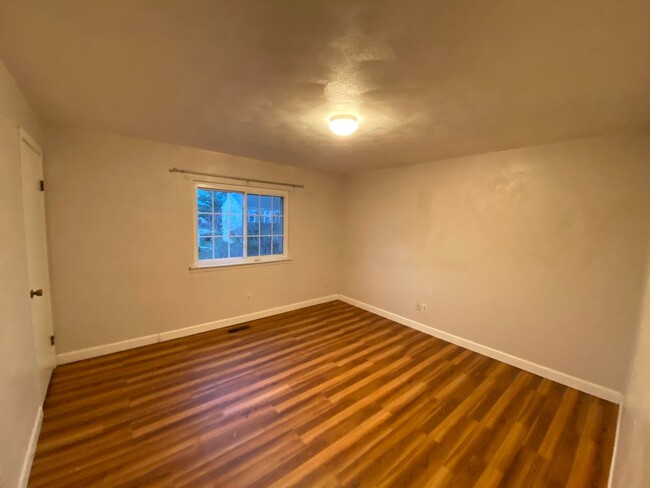 2nd bedroom - 1313 W Chestnut St