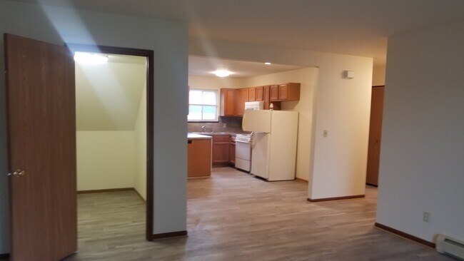 Building Photo - 1063 E 16th St