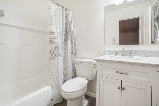 Building Photo - 15707 Baytree Dr