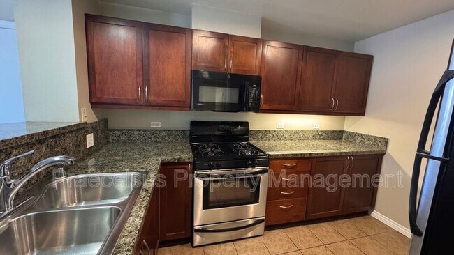 Building Photo - 530 K St