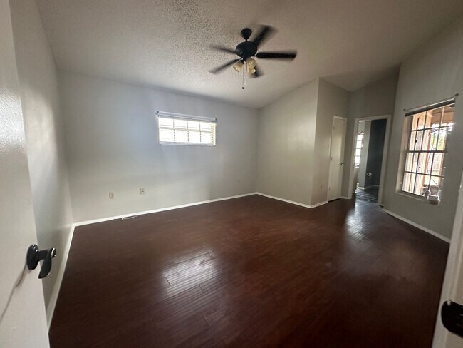 Building Photo - Spacious Lakeland Home | Move-In Ready | Prime Location