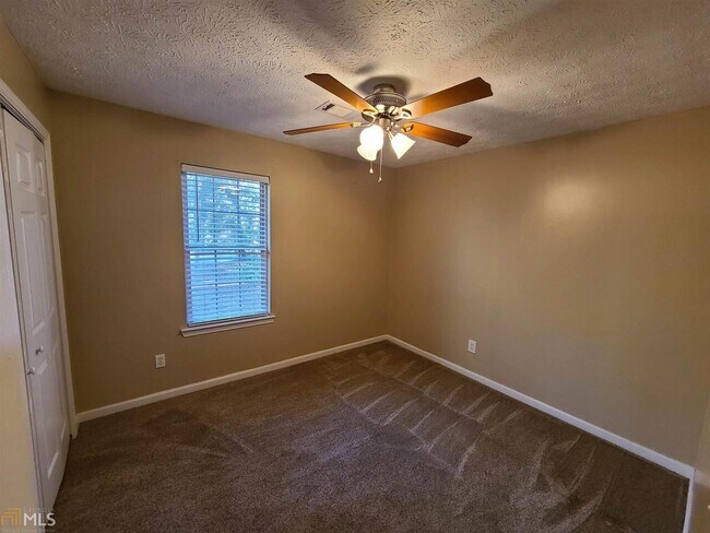 Building Photo - 26 Lullwater Dr