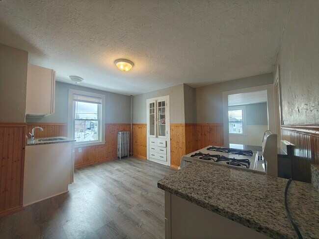 Building Photo - 7 Congress St